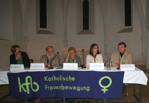 Katholische Frauenbewegung zur Ämterfrage in der Kirche