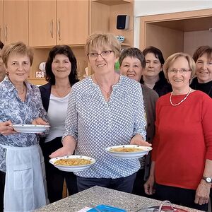 Die kfb-Frauen aus Wolfern freuten sich über einen guten Besuch beim Fastensuppenessen. 